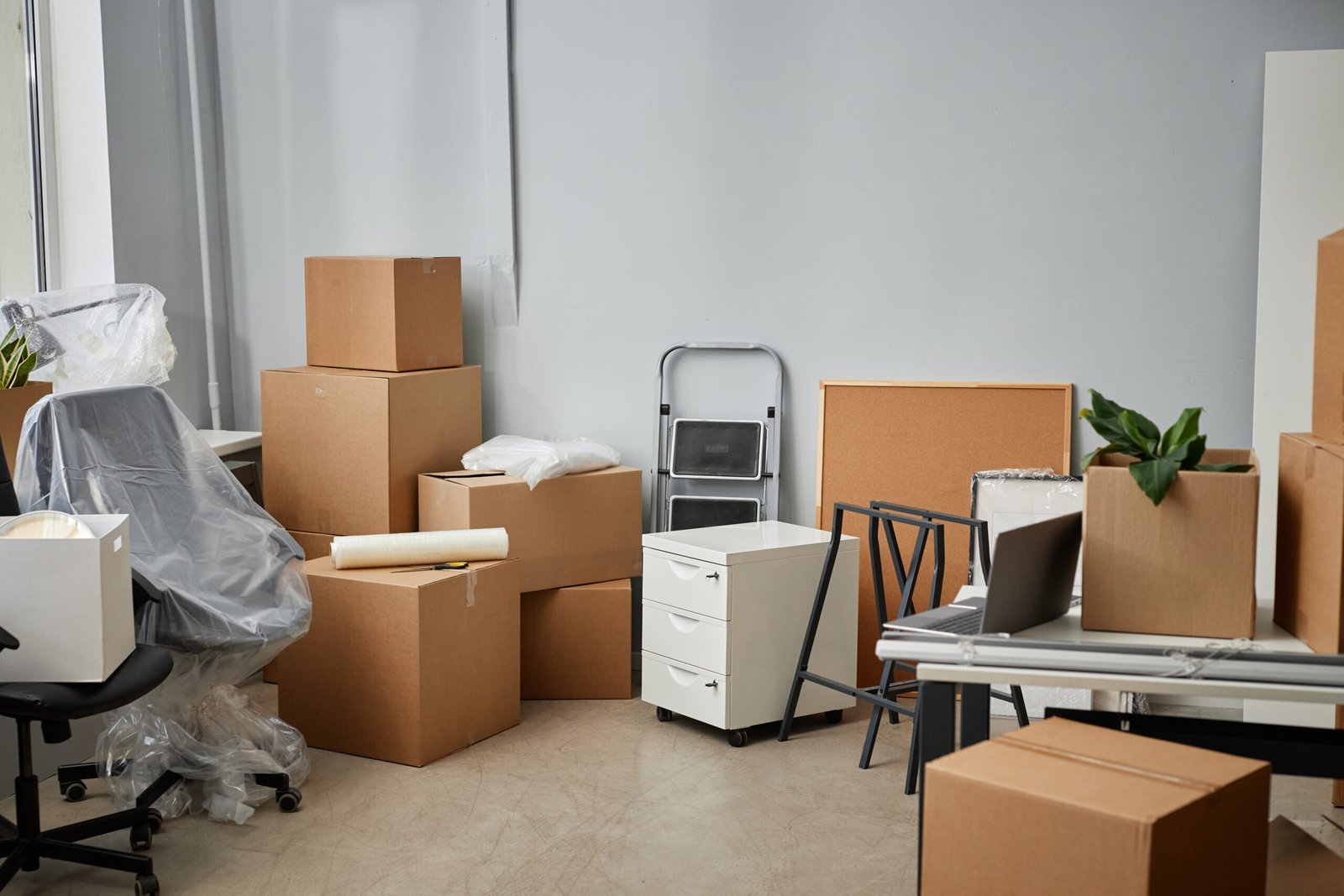 office-relocation-with-packed-boxes